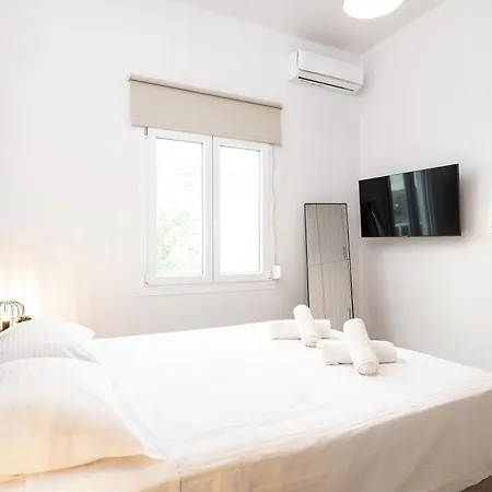 Spacious & Luxe 3br Downtown 1min To Apartment