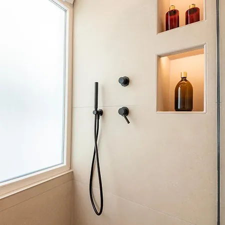 Spacious & Luxe 3br Downtown 1min To Miasto Kos
