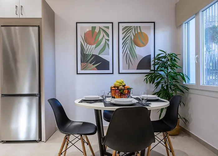 Spacious & Luxe 3br Downtown 1min To Kos Town