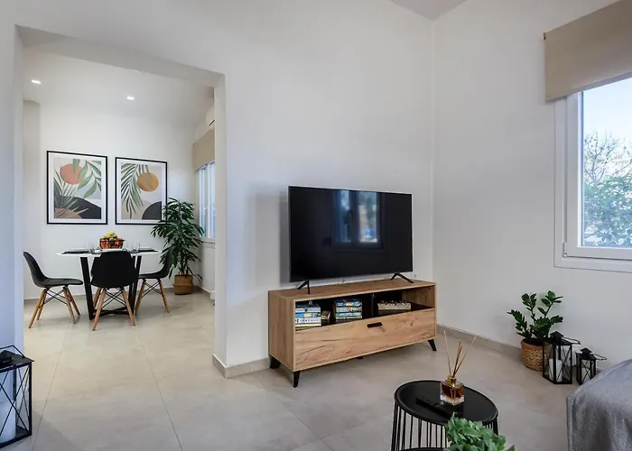 Spacious & Luxe 3br Downtown 1min To * Kos Town