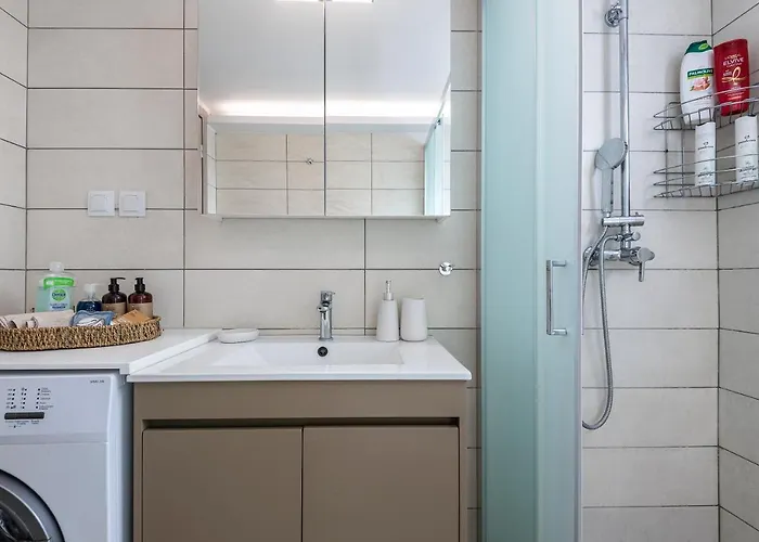 Spacious & Luxe 3br Downtown 1min To * Kos Town