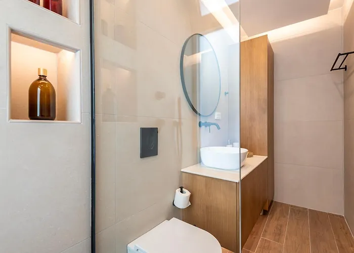 Spacious & Luxe 3br Downtown 1min To * Kos Town