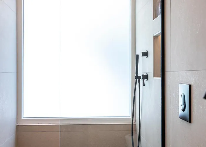 Spacious & Luxe 3br Downtown 1min To Apartment