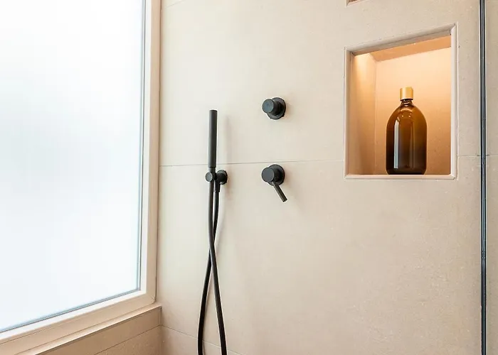 Spacious & Luxe 3br Downtown 1min To Kos-stad