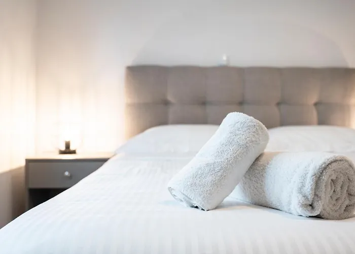 Spacious & Luxe 3br Downtown 1min To Kos-stad